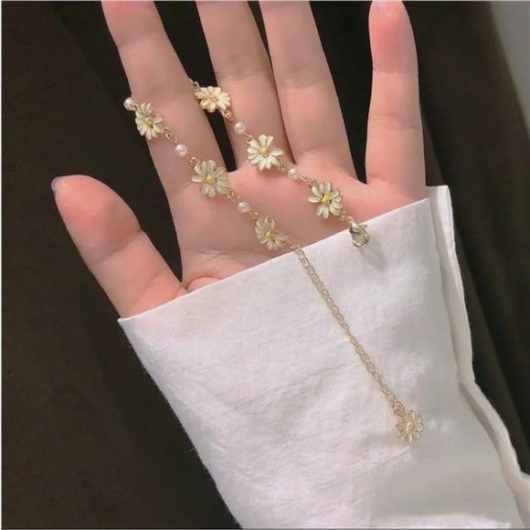 Gold Filled Daisy Bracelet - Picture 2 of 3